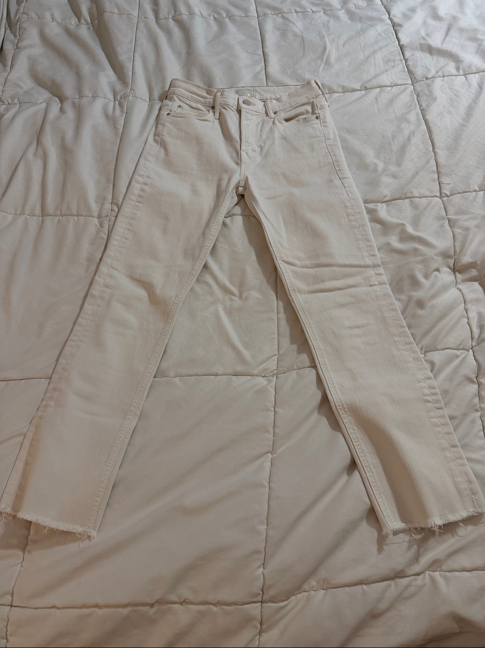MOTHER Jeans- Mid Rise Dazzler Crop Fray in Cream Puffs -26